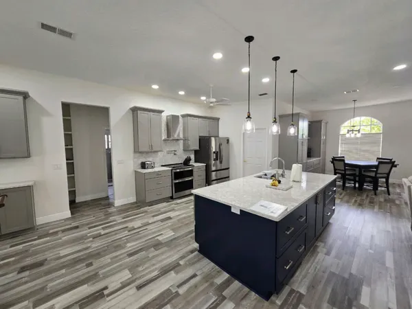 Custom Homes and Renovations